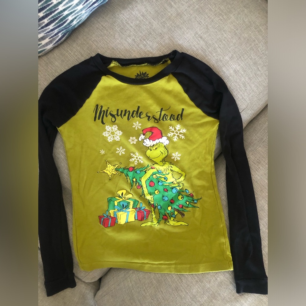 The Grinch Dr. Seuss Universal Studios Parks long sleeve shirt, size 8 UNISEX